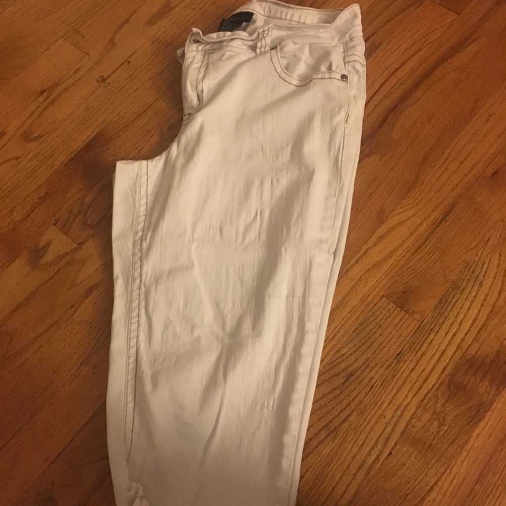 White denim Capri